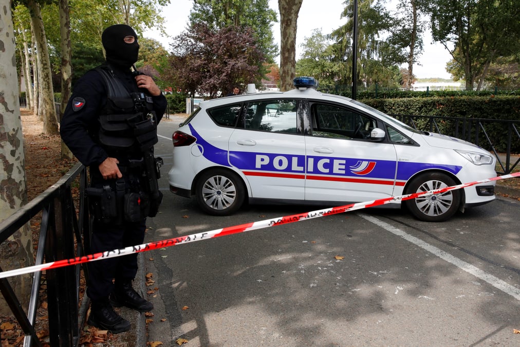 Un homme tue sa mere et sa soeur a l'arme blanche a trappes