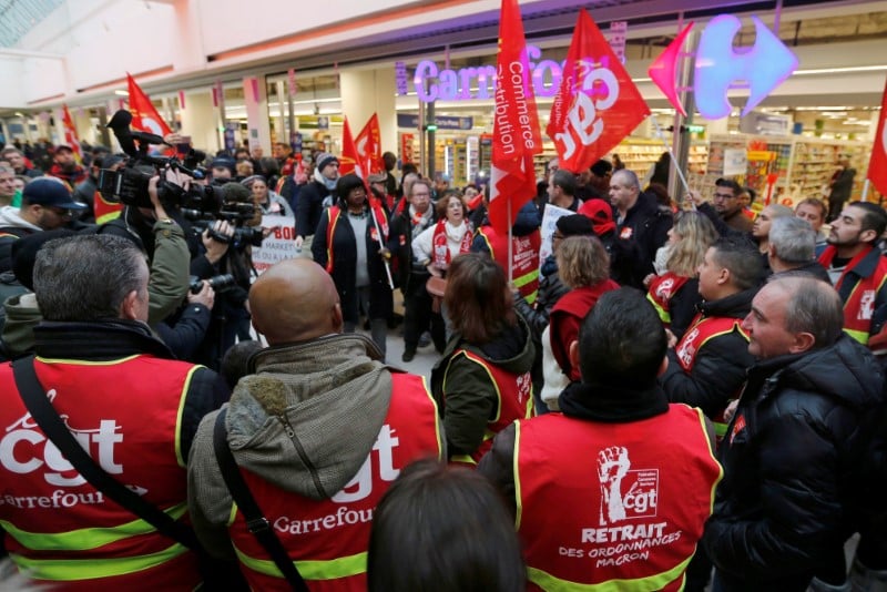 Fo et cfdt appellent a la greve chez carrefour le 31 mars