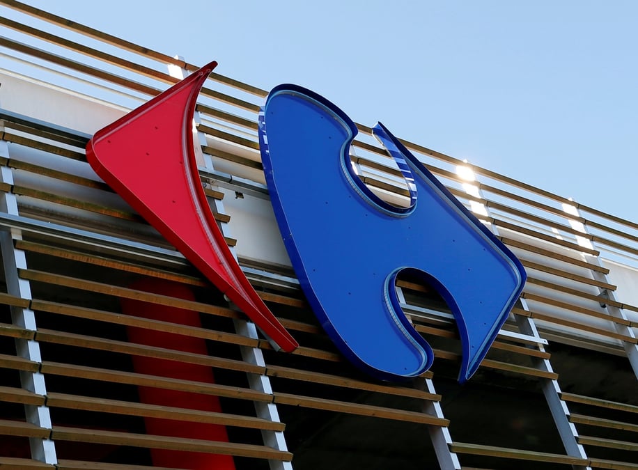 Carrefour releve son objectif d'economies, benefice en hausse de 29% au 1er semestre