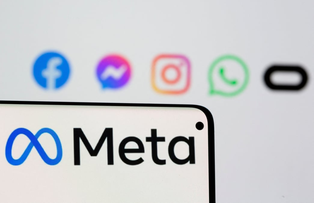Logo de meta devant ceux de facebook, messenger, intagram, whatsapp et oculus
