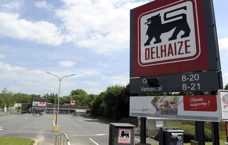 Ahold et delhaize confirment discuter d'une fusion
