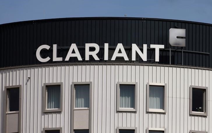 Clariant met entre parentheses son examen strategique