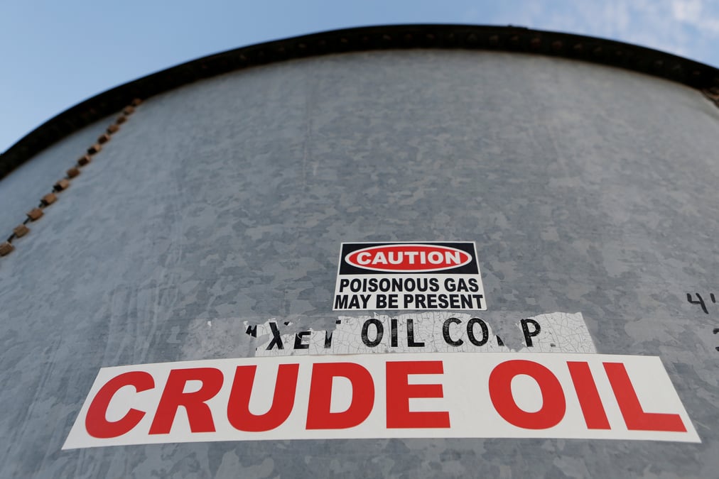 Petrole: une reduction massive de la production en discussion