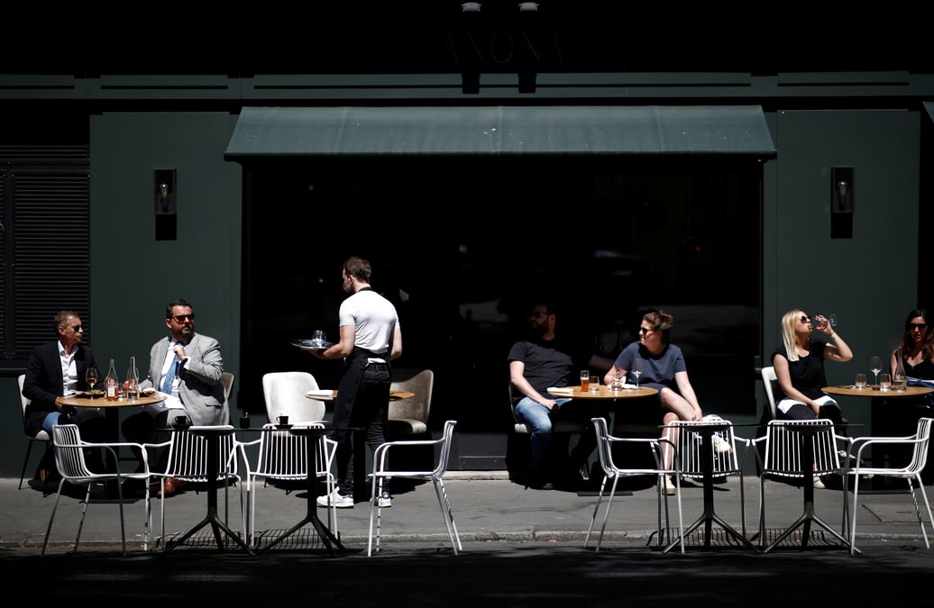 Le rebond du secteur prive cale avec le repli des services