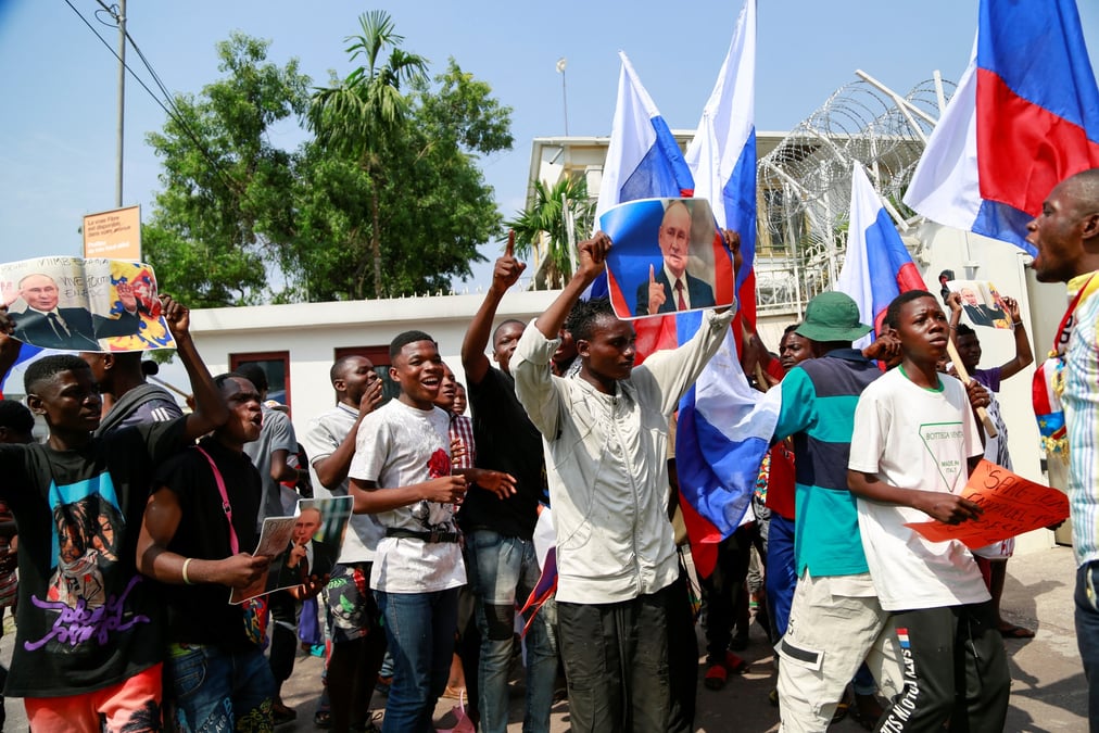 Certains congolais protestent et remettent en question le but de la visite de macron
