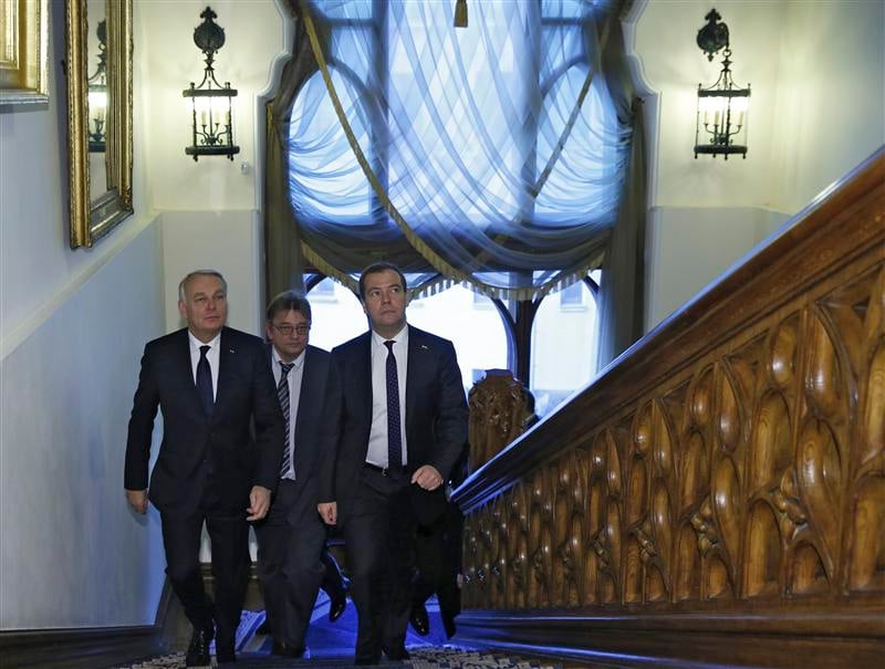 A Moscou, Ayrault aborde le cas du militant Greenpeace français