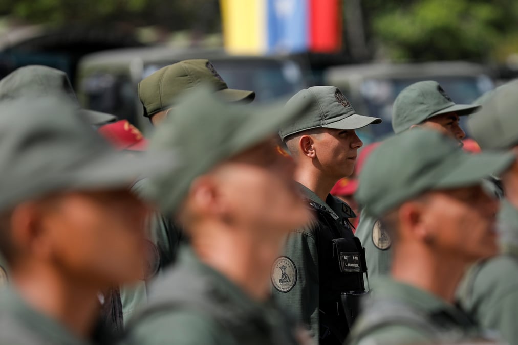 Quinze officiers de haut rang arretes au venezuela