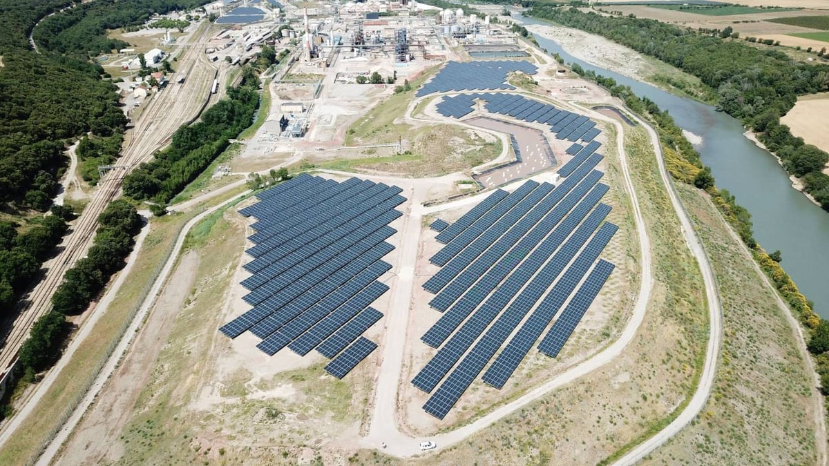 Corsica Sole a réparti 22.000 panneaux solaires sur 4 parcelles de terrain pour un total de  10 MW