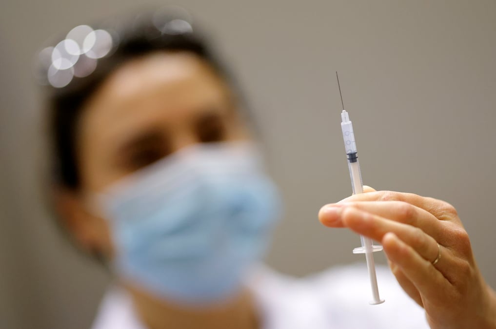 La vaccination dans les quartiers populaires entre obstacles et peurs