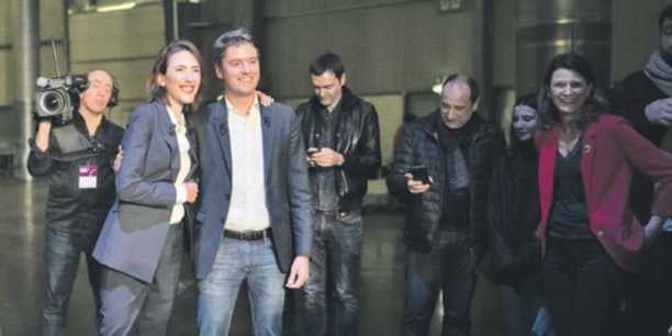 Valérie Hayer, tête de liste Renaissance, et Gabriel Attal, hier à Lille, à quelques minutes du lancement de la campagne pour les européennes.