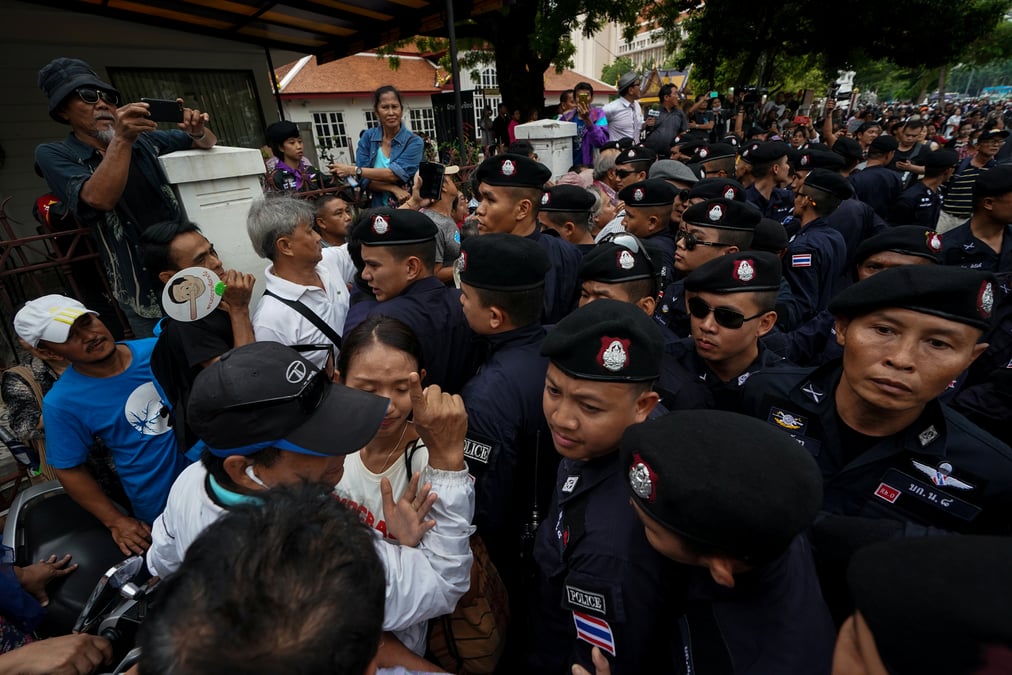 L'opposition manifeste a bangkok quatre ans apres le coup d'etat