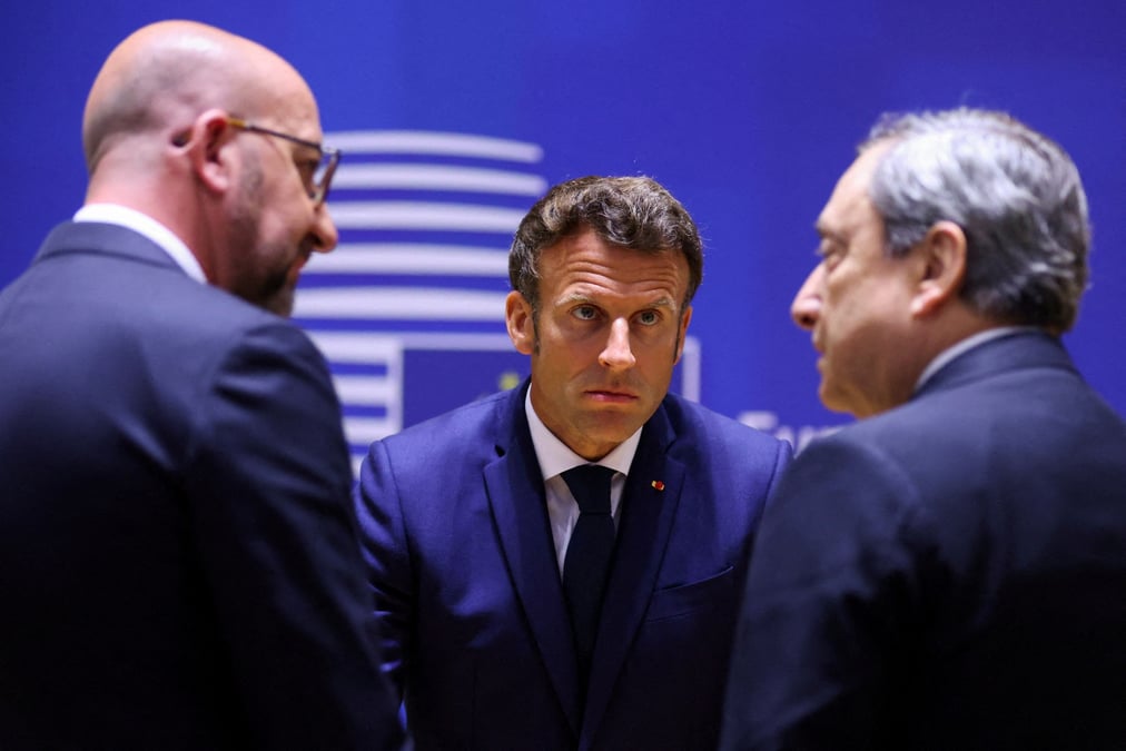 L'ue va mettre fin aux importations de petrole russe a 90%