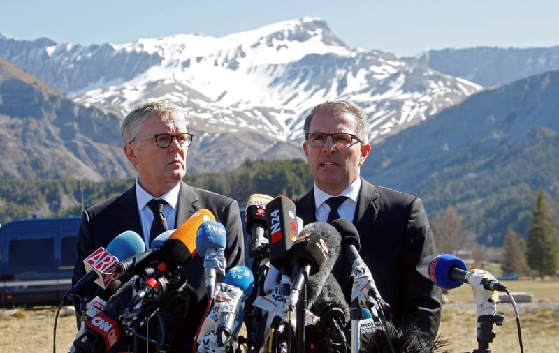 Les dirigeants de lufthansa et germanwings sur le site du crash