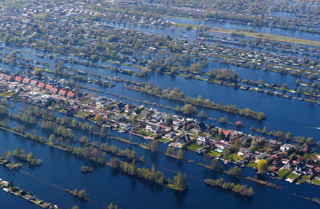 Pays-Bas, maisons entourées d'eau, Amsterdam,
