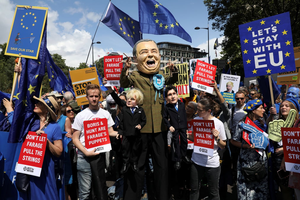 Les anti-brexit manifestent contre boris johnson a londres