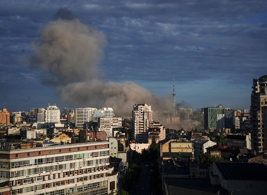 Ukraine: le centre de kyiv vise par des bombardements russes