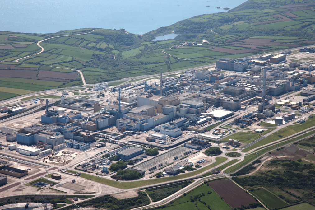 Forte de près 6.000 collaborateurs, l'usine Orano La Hague, ici en photo, continue d'embaucher au rythme de 650 CDI par an auxquels s'ajoutent 300 alternants