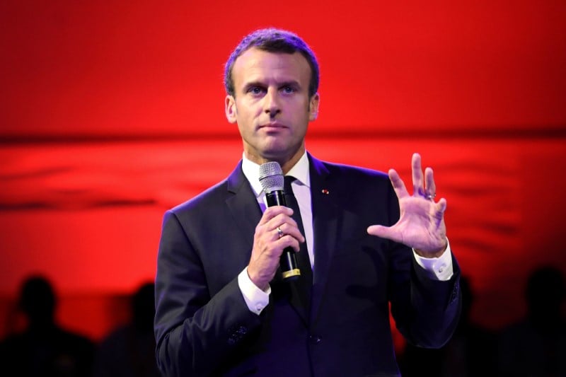 L'executif critique apres le report du plan pauvrete