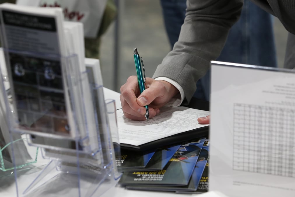 Usa: hausse moderee des inscriptions au chomage a 210.000
