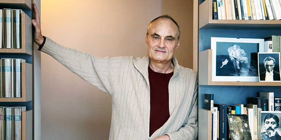 Philippe Val à son domicile parisien en 2022.