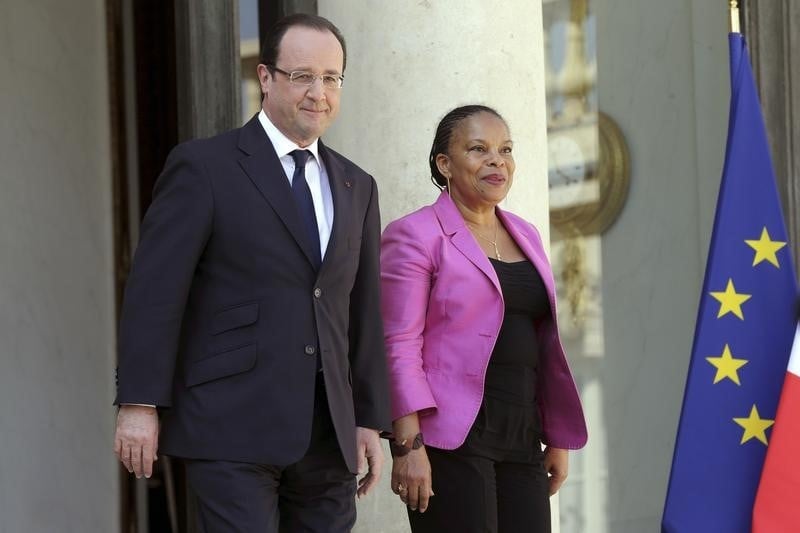 Hollande gagne un point de popularité, celle de Taubira chute