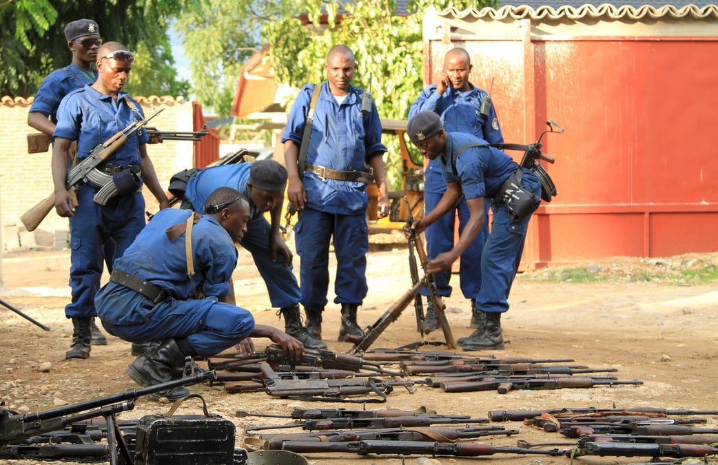 Le burundi defend ses forces de securite, accusees d'executions sommaires