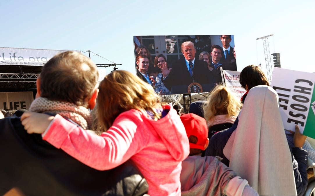 Trump considere la loi sur l'avortement trop "permissive"