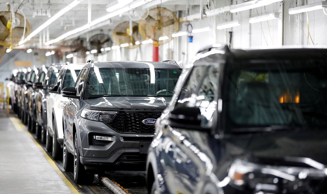 Six constructeurs automobiles s'engagent a eliminer les vehicules thermiques d'ici 2040