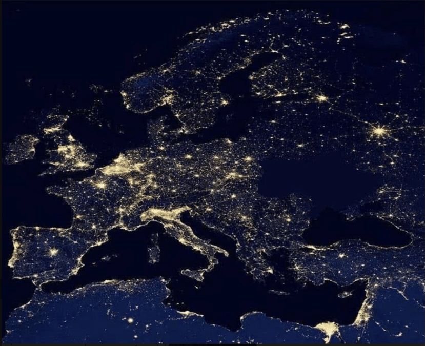 Une fausse image satellite montrant le blackout d'électricité en Ukraine depuis le ciel avait largement circulé fin 2022 sur les réseaux sociaux.