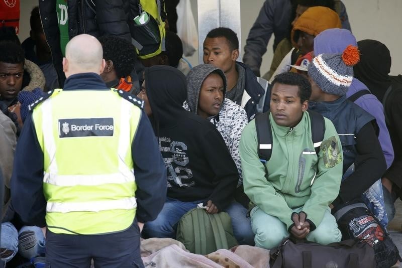Des centaines de migrants de retour a calais