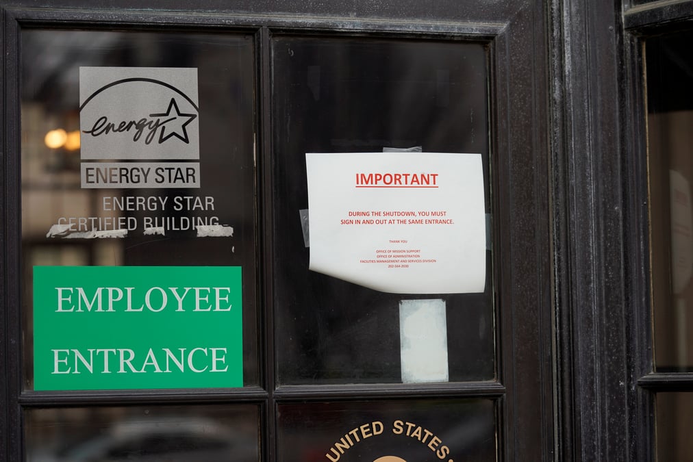 Usa: net rebond des creations d'emplois, les salaires a la traine