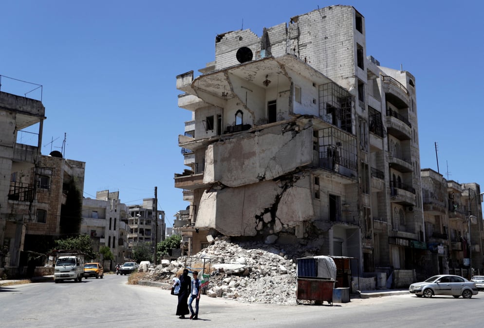 Au moins 25.000 syriens d'idlib ont fui vers la turquie en deux jours