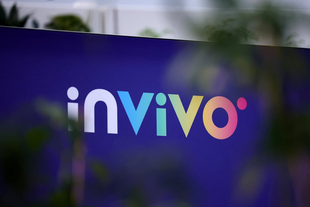 Le logo d'invivo au siege de la societe a paris
