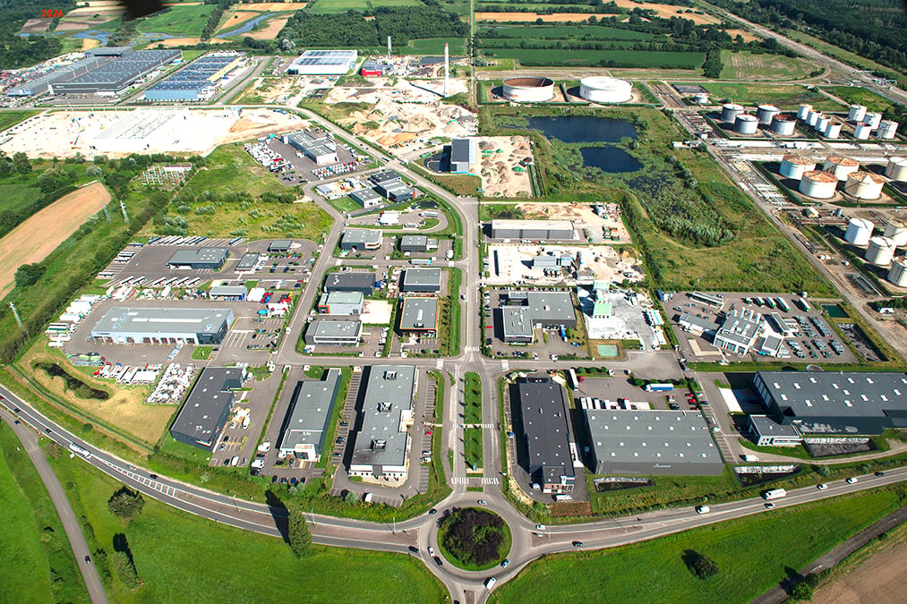 L'ancienne raffinerie du groupe Shell, non loin de Strasbourg, est devenue un vaste parc d'activités.