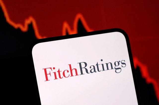 Fitch a relevé vendredi la note de crédit à long terme de l'Italie à BBB+ contre BBB précédemment, conformément aux attentes, l'agence de notation saluant le redressement convaincant de la situation budgétaire du pays et sa stabilité politique.