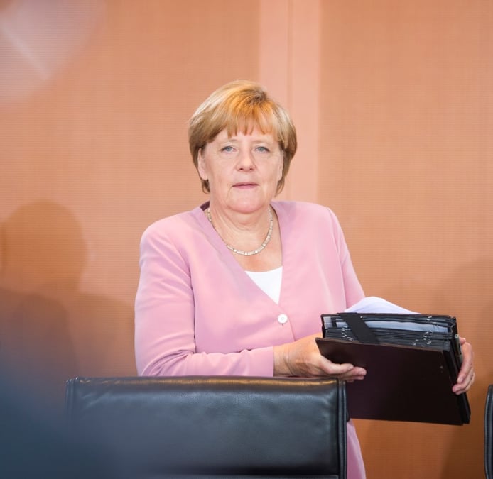 Angela merkel veut rassurer sur la participation du fmi au nouveau plan d'aide a la grece