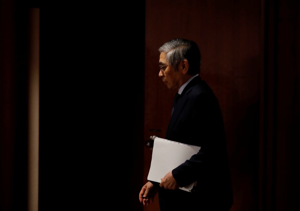 La banque du japon prete a prolonger des soutiens aux entreprises