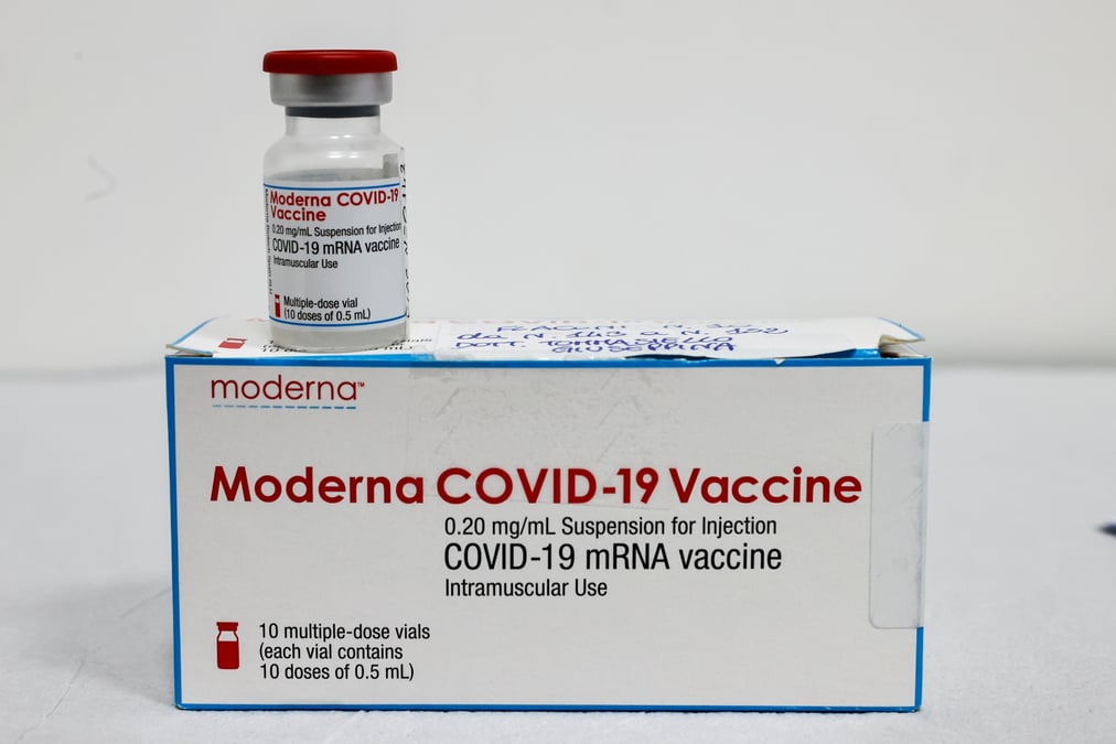 L'italie pourrait signer un contrat avec moderna pour obtenir plus de doses de vaccin, selon la presse italienne