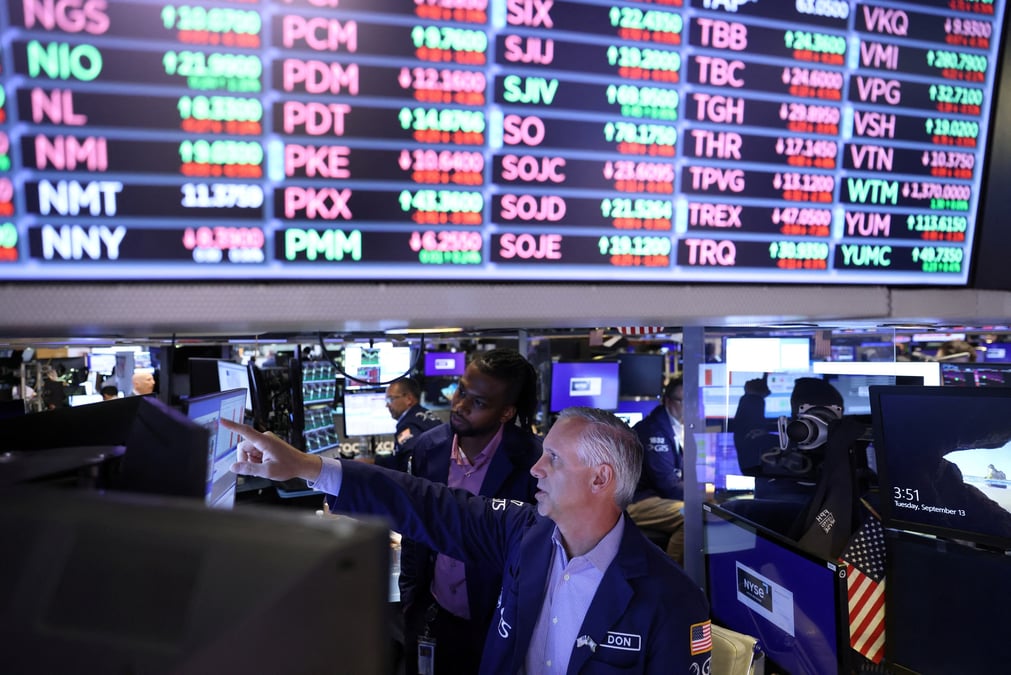 Photo des traders qui travaillent a la bourse de new york (nyse)