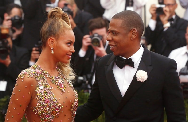 Eleven paris tente de regler son differend avec des chanteurs americains