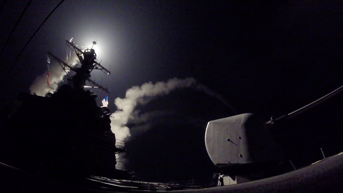 Les usa frappent une base aerienne en syrie, tensions avec moscou