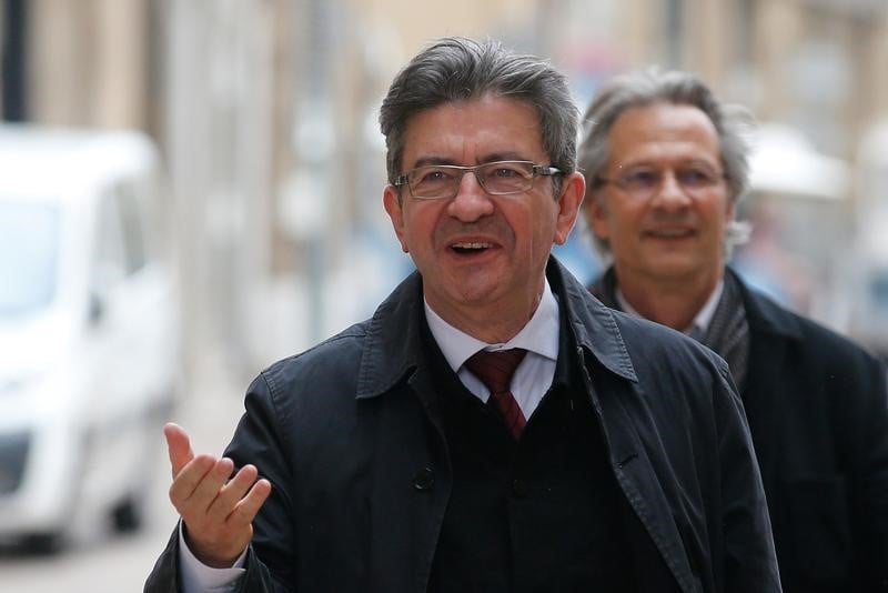 Melenchon appelle a la mobilisation contre le "parti unique"