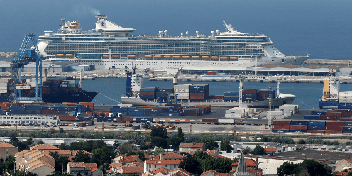 Marseille, port, paquebot, croisière, croisiéristes, tourisme, touristes, armateur, autorités portuaires, quartiers nord, pollution atmosphérique, fioul lourd,