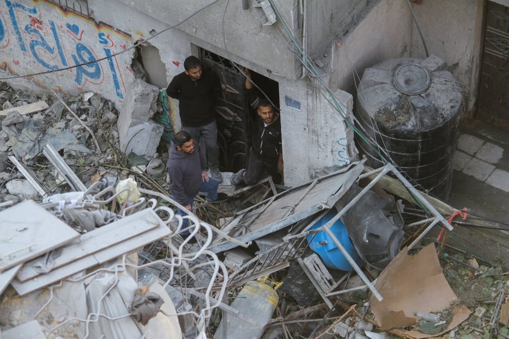 Consequences d'une frappe israelienne sur une maison dans la ville de gaza