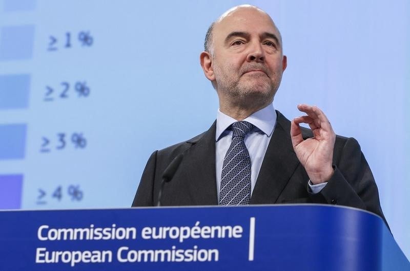 Pierre moscovici voit le deficit de la france sous 3% en 2017