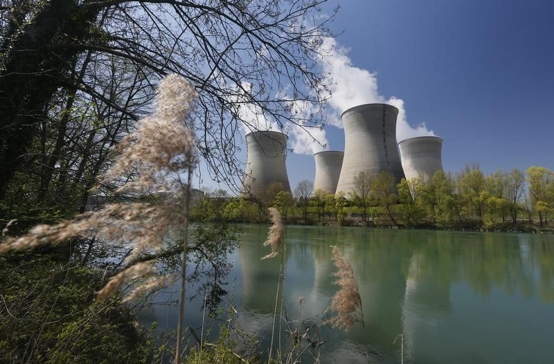 Edf reporte le redemarrage de deux reacteurs nucleaires