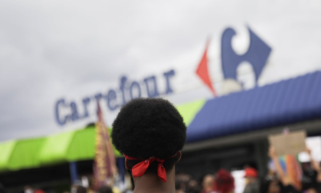 Carrefour brasil "regrette profondement" la mort d'un homme dans l'un de ses magasins