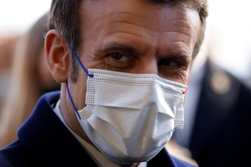 Ukraine: la desescalade doit passer par des mises en garde fermes et credibles a l'egard de la russie, dit macron