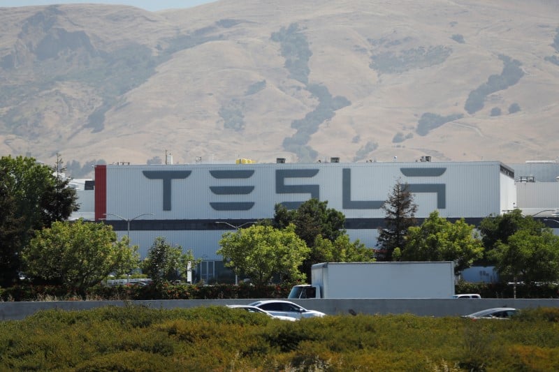 Tesla discute d'une "gigafactory" en europe rapporte le wsj