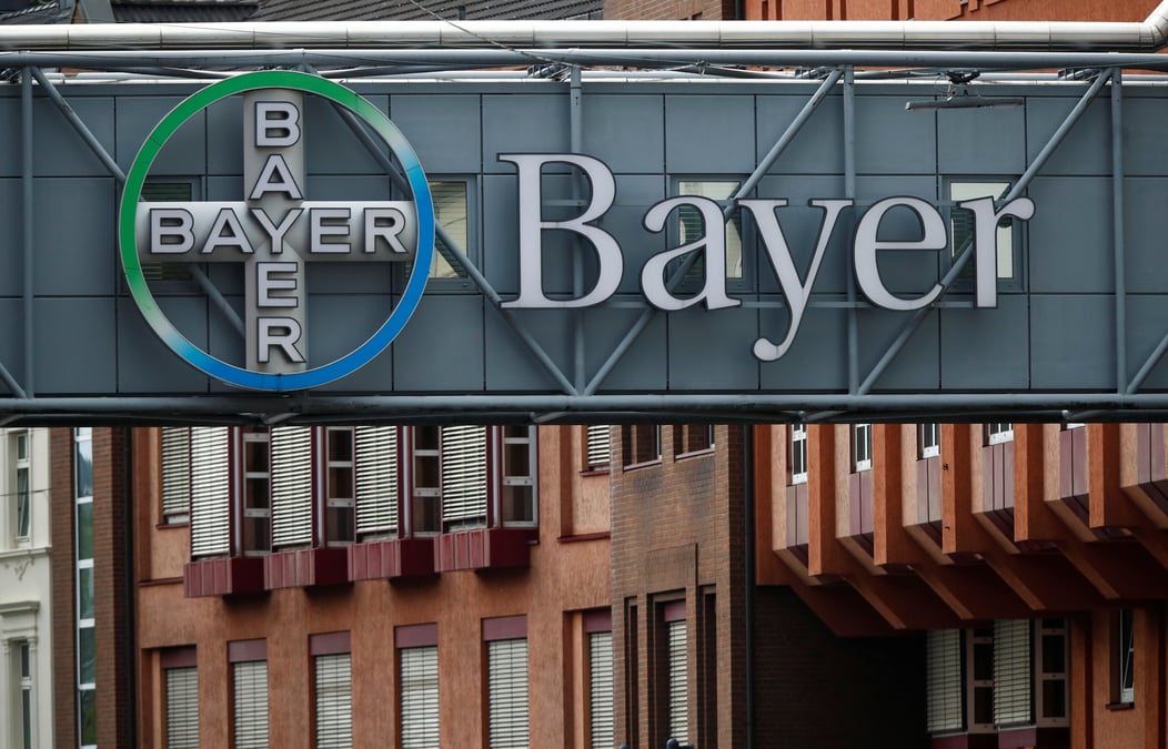 Bayer parle de progres dans la mediation sur le roundup, le titre monte
